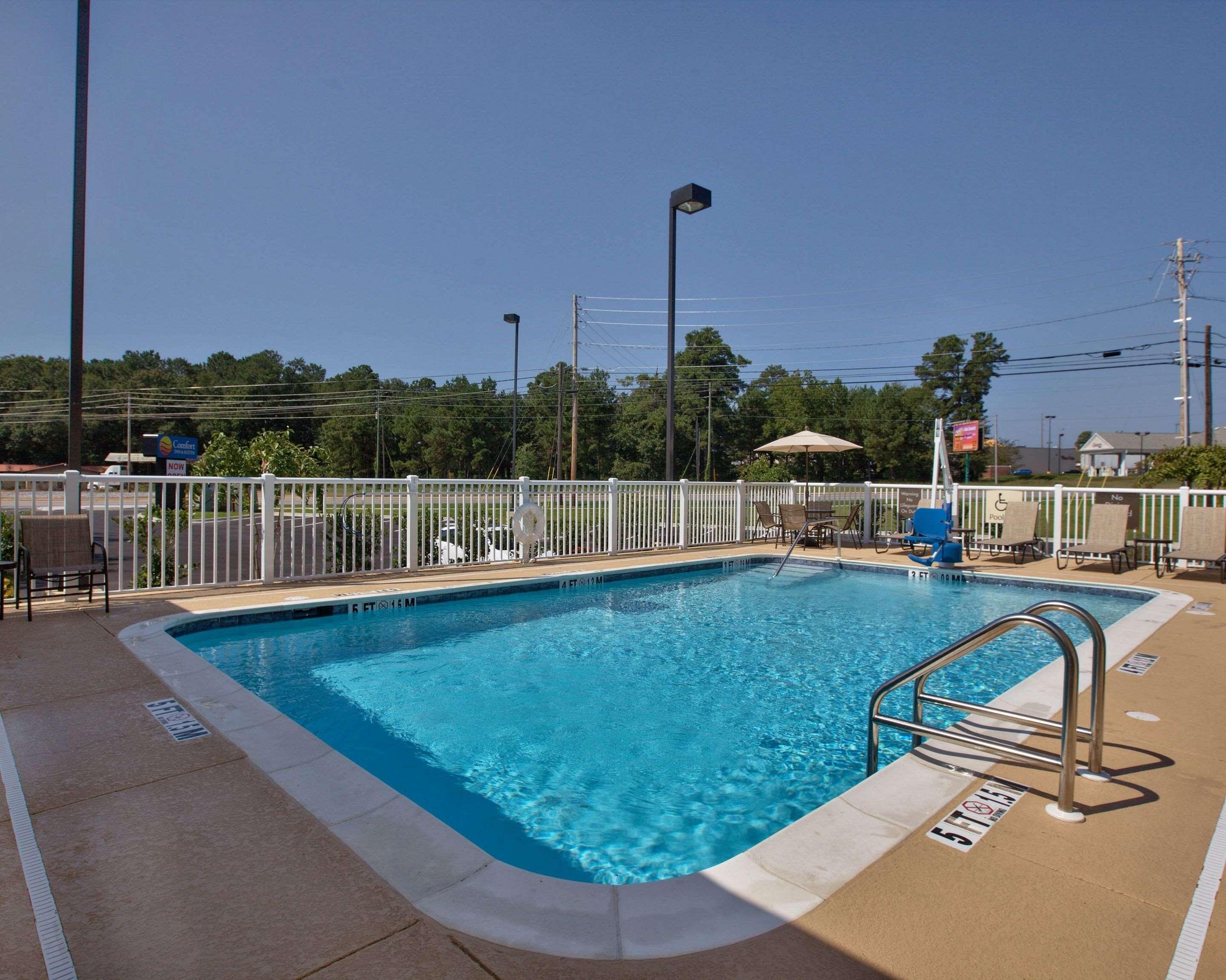Comfort Inn & Suites Dothan East Bagian luar foto